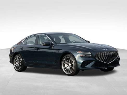 Used 2025 Genesis G70 2.5T image 7