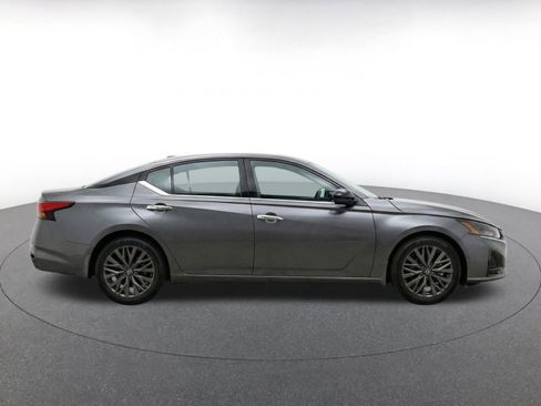 Used 2025 Nissan Altima 2.5 SV FWD image 10