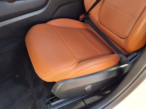 Used 2024 Mercedes-Benz GLC 300 4MATIC image 26