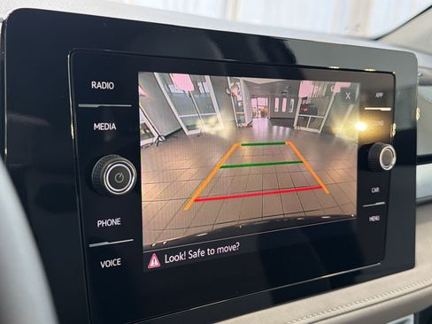 New 2026 Volkswagen Taos SE FWD image 19