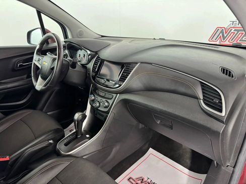 Used 2022 Chevrolet Trax LT w/ Driver Confidence Package image 12