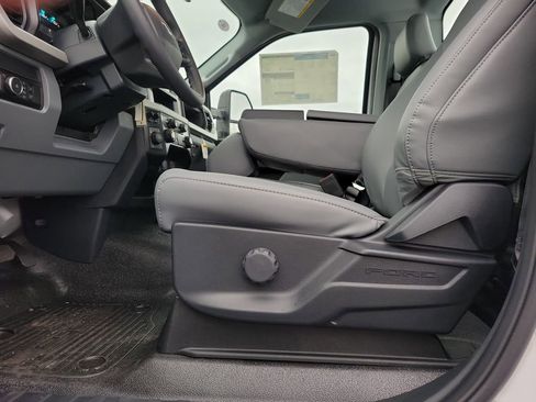 New 2026 Ford F250 XL w/ FX4 Off-Road Package image 14