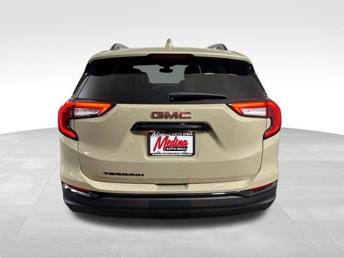 Used 2023 GMC Terrain SLT w/ Elevation Edition image 6
