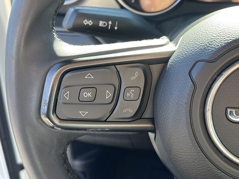 Used 2023 Jeep Wrangler Unlimited image 25