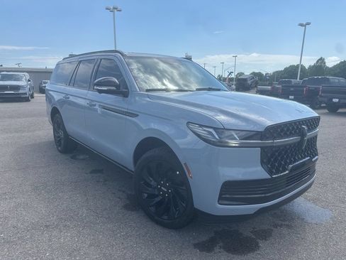 New 2026 Lincoln Navigator L Reserve w/ Jet Appearance Package AWD/4WD image 32