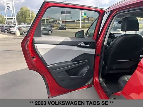 Used 2023 Volkswagen Taos SE w/ Panoramic Sunroof Package image 17