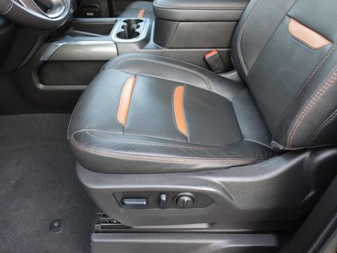 Used 2022 GMC Sierra 2500 AT4 w/ AT4 Preferred Package image 16