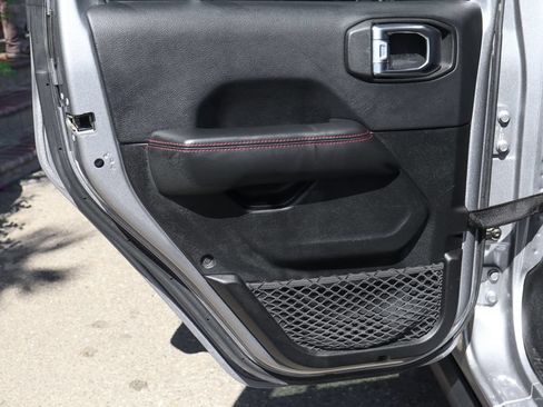 Used 2018 Jeep Wrangler Unlimited Rubicon w/ LED Lighting Group AWD/4WD image 40