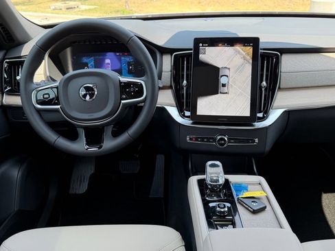 New 2026 Volvo XC90 T8 Plus w/ Protection Package Premier AWD/4WD image 11