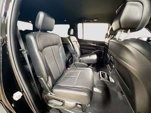Used 2022 Jeep Wagoneer Series III w/ Flexible Seating Group image 29