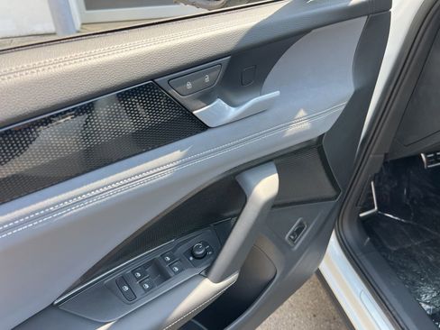 New 2026 Volkswagen Tiguan SE R-Line FWD image 22