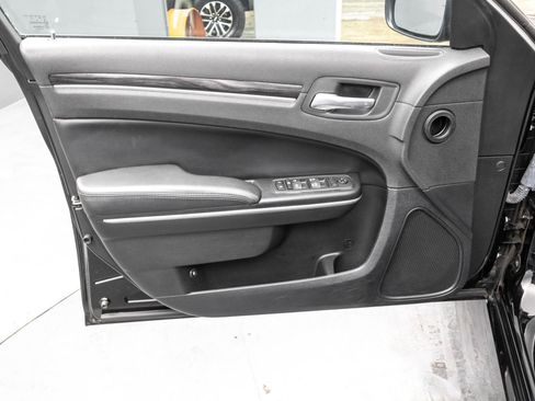 Used 2022 Chrysler 300 Touring w/ Sport Appearance Package image 27