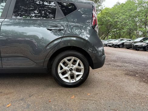 Used 2025 Kia Soul LX w/ LX Technology Package FWD image 10