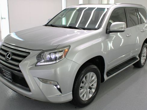 Used 2018 Lexus GX 460 Premium w/ Premium Package AWD/4WD image 4