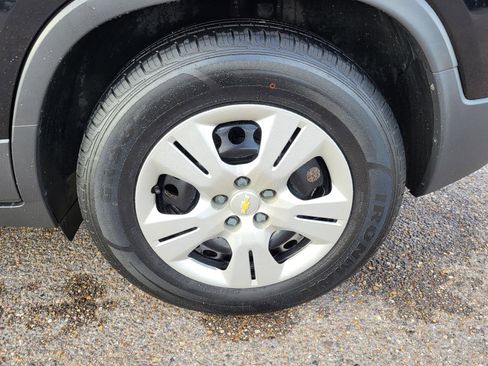 Used 2018 Chevrolet Trax LS w/ LPO, Cargo Package image 30