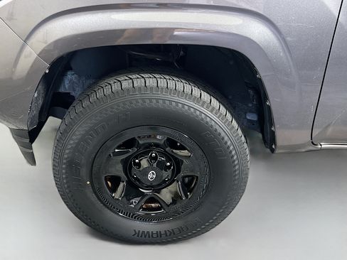 Used 2016 Toyota Tacoma SR5 w/ Towing Package RWD image 13
