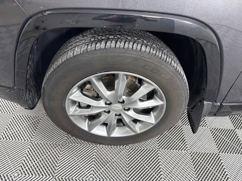 Used 2018 Jeep Cherokee Latitude image 10