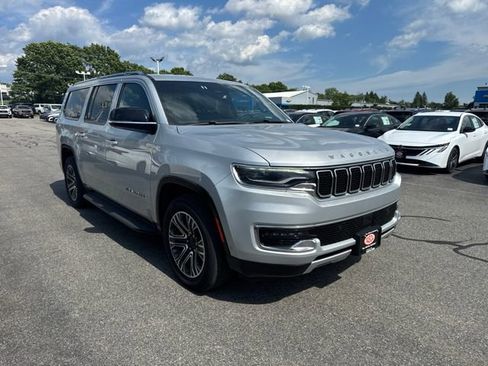 Used 2023 Jeep Wagoneer L Series II AWD/4WD image 3