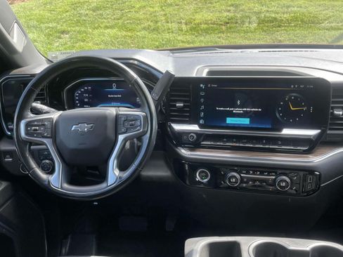 Used 2023 Chevrolet Silverado 1500 RST w/ Z71 Off-Road Package AWD/4WD image 6