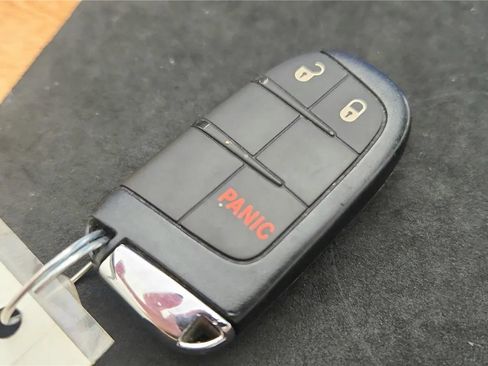 Used 2024 Jeep Compass Latitude AWD/4WD image 21
