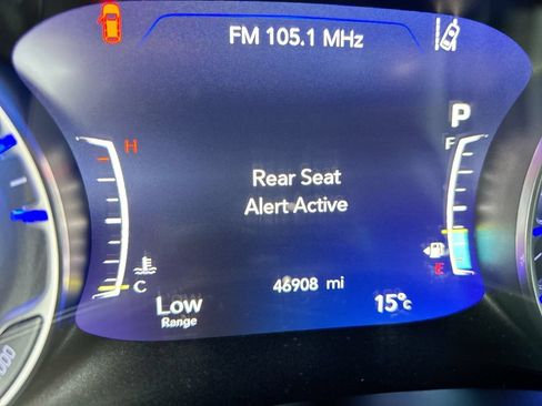 Used 2023 Chrysler Pacifica Touring-L FWD image 16