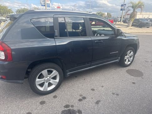 Used 2015 Jeep Compass High Altitude image 3