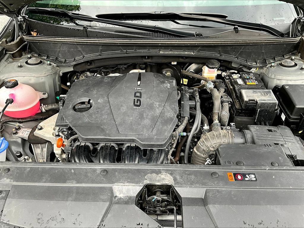 Used 2025 Hyundai Santa Cruz SE AWD/4WD image 32