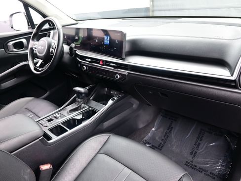 Used 2025 Kia Sorento EX w/ Panoramic Sunroof Package image 15