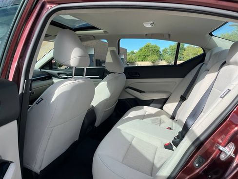 Used 2023 Nissan Altima 2.5 SV w/ SV Premium Package FWD image 17