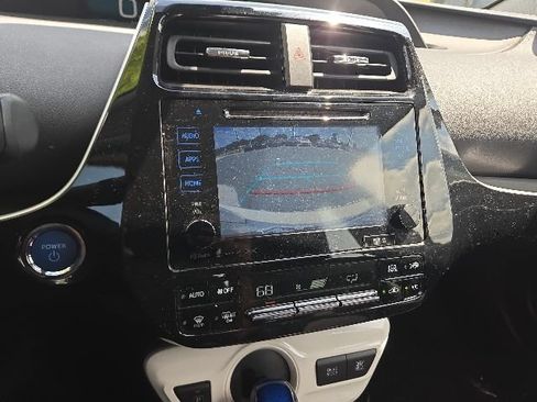 Used 2018 Toyota Prius Three Touring FWD image 22