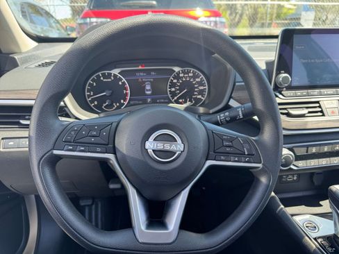 Used 2025 Nissan Altima 2.5 SV image 28