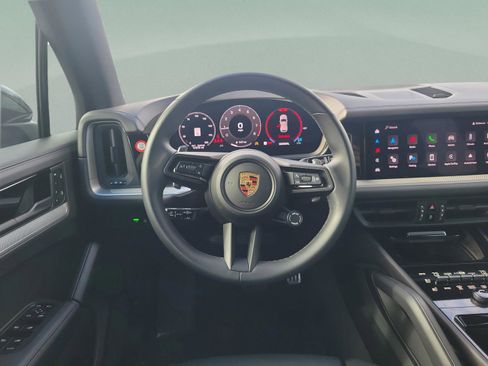 Used 2024 Porsche Cayenne S image 10