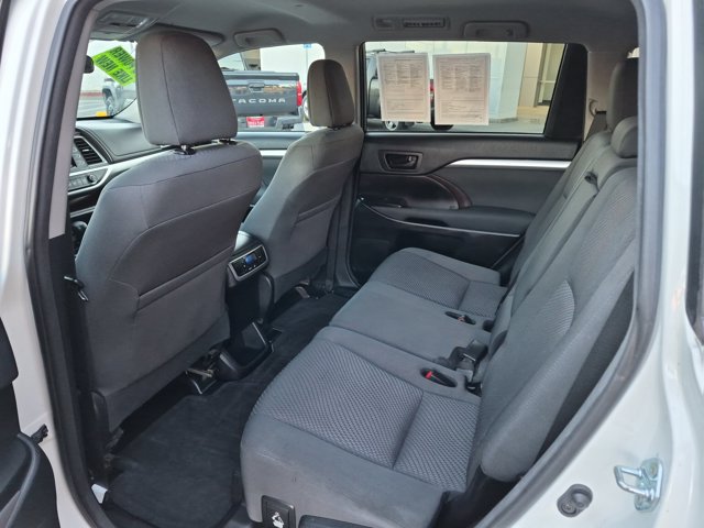 Used 2016 Toyota Highlander LE FWD image 14