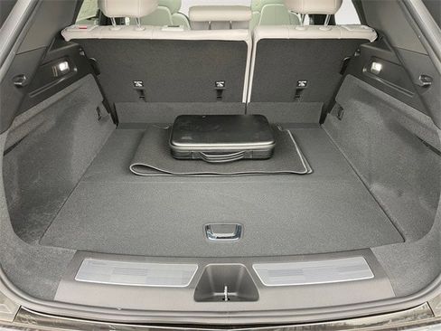 New 2025 Cadillac Lyriq Luxury image 11