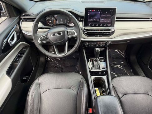 Used 2023 Jeep Compass Limited AWD/4WD image 7