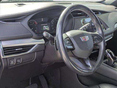 Used 2023 Cadillac XT4 Premium Luxury image 6