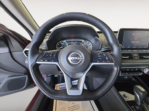 Used 2024 Nissan Altima 2.5 SV FWD image 13