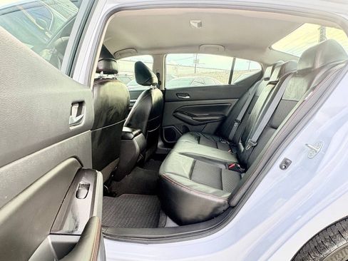 Used 2023 Nissan Altima 2.5 SR FWD image 11