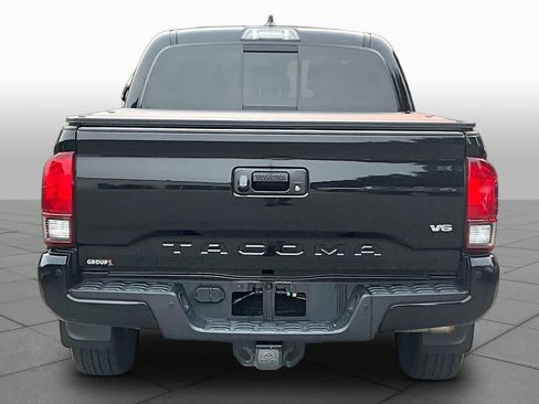 Certified 2018 Toyota Tacoma TRD Sport AWD/4WD image 5