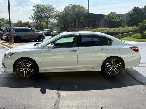 Used 2016 Honda Accord Touring image 9