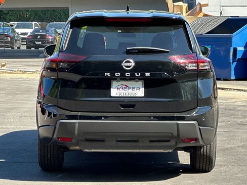Used 2025 Nissan Rogue SV FWD image 5