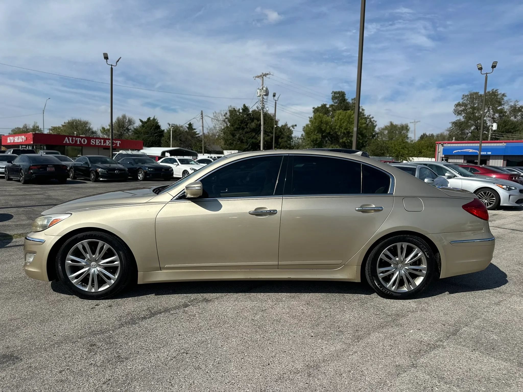 Used 2012 Hyundai Genesis 3.8 w/ Premium Pkg RWD image 9
