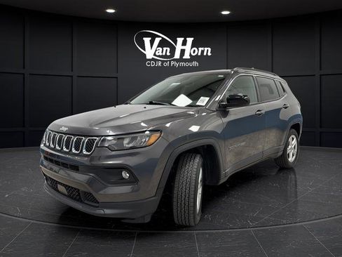Used 2023 Jeep Compass Latitude w/ Convenience Group AWD/4WD image 3