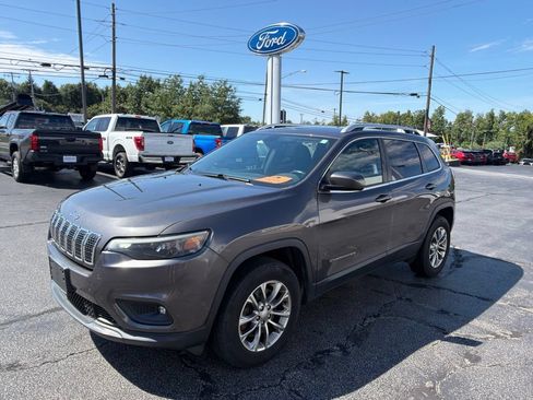 Used 2019 Jeep Cherokee Latitude Plus w/ Comfort/Convenience Group AWD/4WD image 4