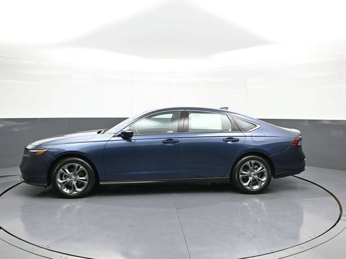 Used 2023 Honda Accord EX image 9