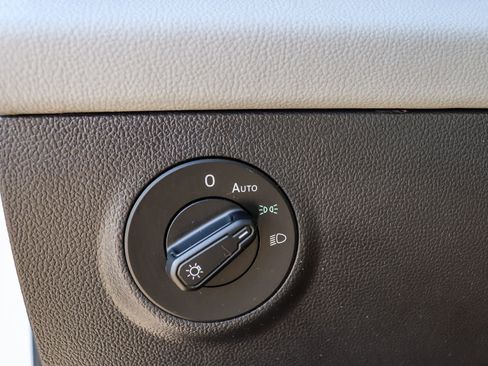 Used 2023 Volkswagen Taos SE image 23