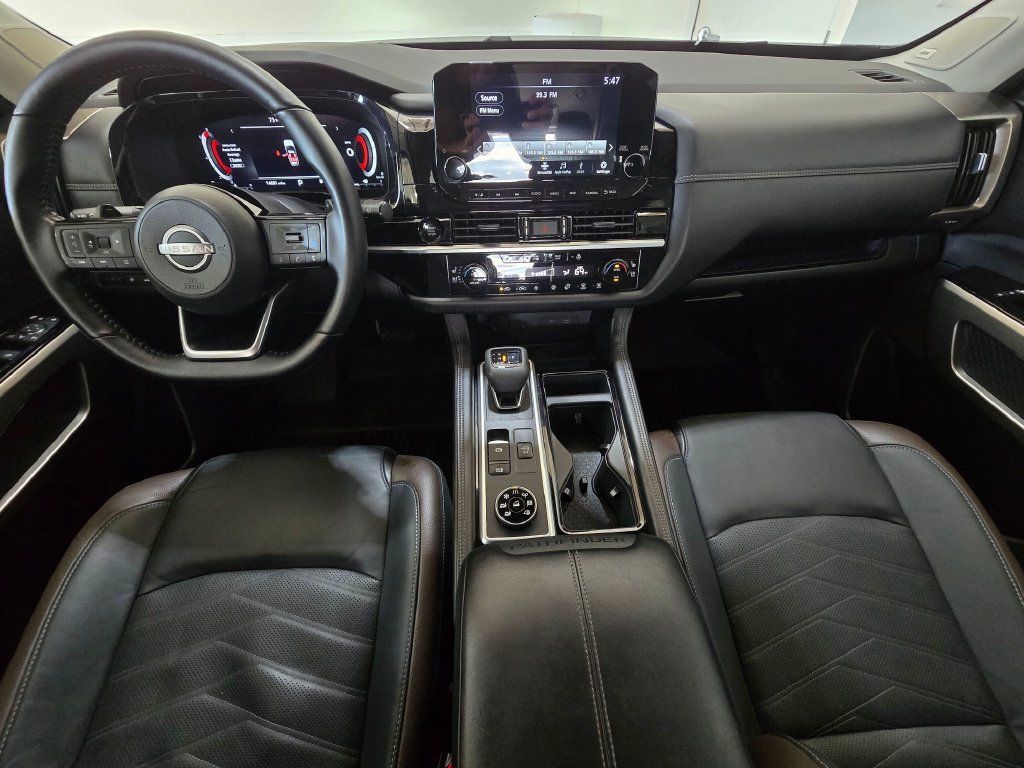 Used 2025 Nissan Pathfinder Platinum AWD/4WD image 9