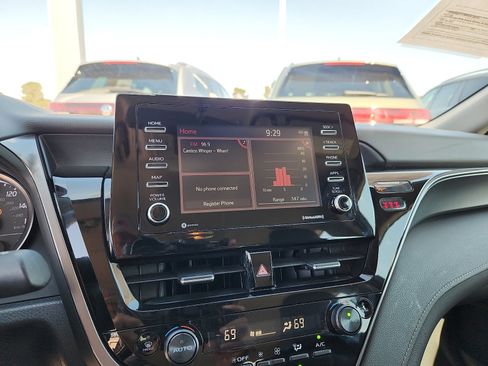 Used 2023 Toyota Camry SE FWD image 19