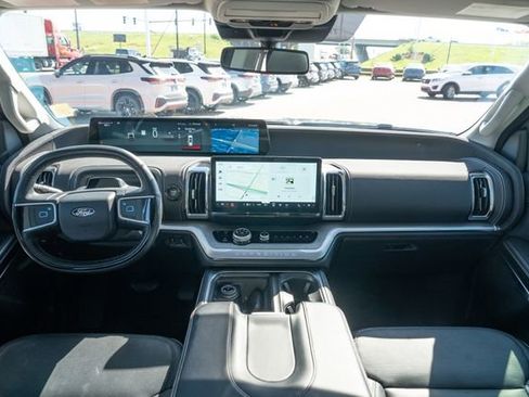 Used 2025 Ford Expedition Max Platinum AWD/4WD image 32