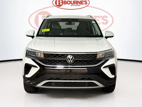 Used 2023 Volkswagen Taos SE AWD/4WD image 5